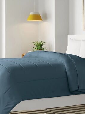 NWT Wayfair Basics All Season Polyester Down Alternative Comforter Blue Twin